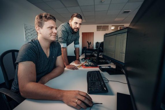 1761704179-1485195_1280x1024